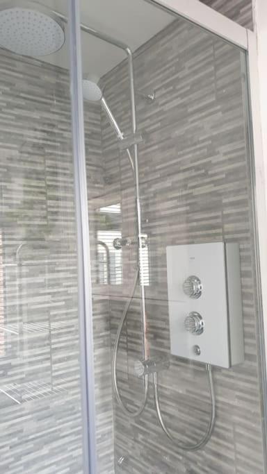 Near Liverpool Double Bedroom Hideaway 威勒尔 外观 照片