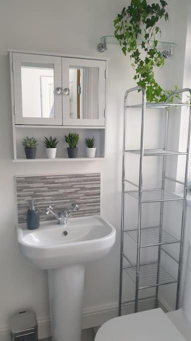 Near Liverpool Double Bedroom Hideaway 威勒尔 外观 照片