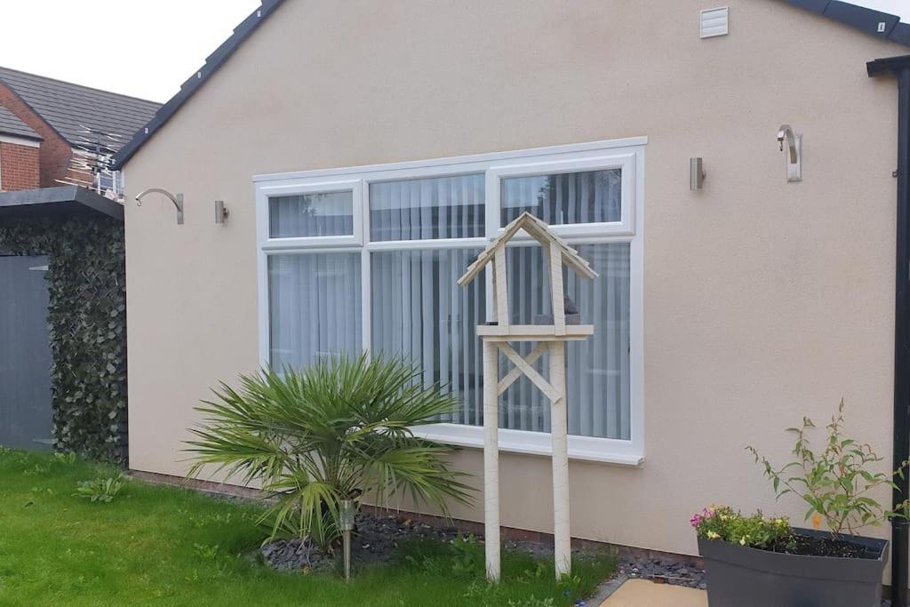 Near Liverpool Double Bedroom Hideaway 威勒尔 外观 照片