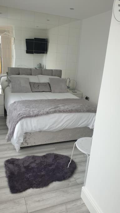 Near Liverpool Double Bedroom Hideaway 威勒尔 外观 照片